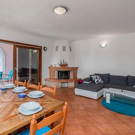 4 Bedroom Gorgeous In Σπίτι διακοπών *