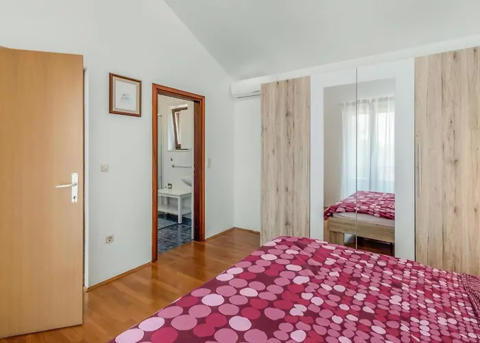 4 Bedroom Gorgeous In * Dobrinj