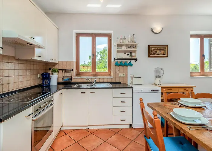 בית נופש 4 Bedroom Gorgeous In *