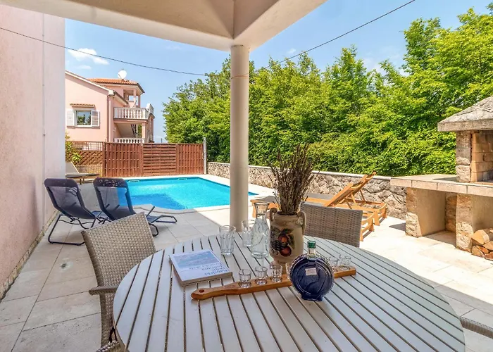 4 Bedroom Gorgeous In Dobrinj
