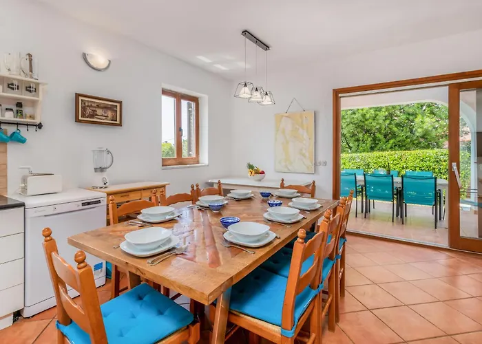 בית נופש 4 Bedroom Gorgeous In Dobrinj