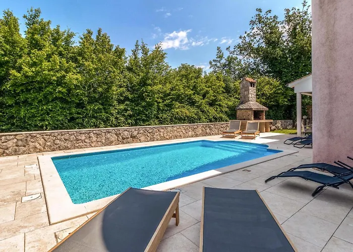 4 Bedroom Gorgeous In Dobrinj
