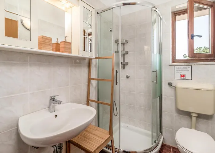 4 Bedroom Gorgeous In Dobrinj