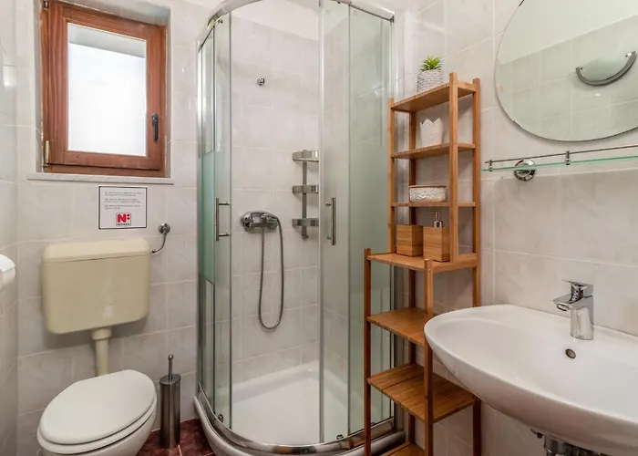 4 Bedroom Gorgeous In * Dobrinj