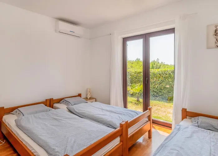 4 Bedroom Gorgeous In בית נופש *
