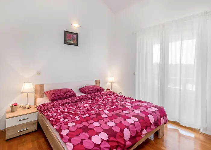 בית נופש 4 Bedroom Gorgeous In *