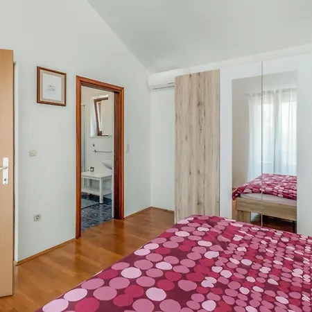4 Bedroom Gorgeous In * Dobrinj