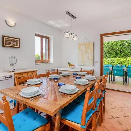 Nyaraló 4 Bedroom Gorgeous In Dobrinj