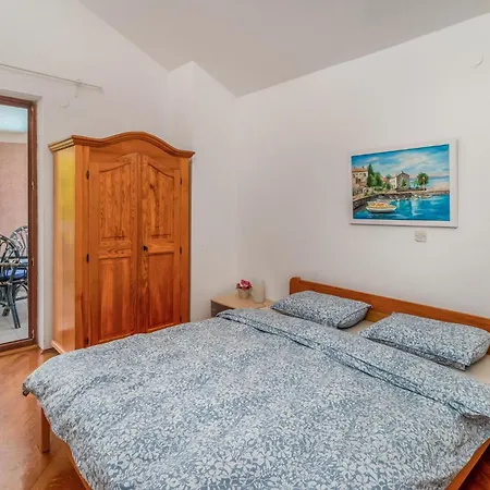 Nyaraló 4 Bedroom Gorgeous In Dobrinj