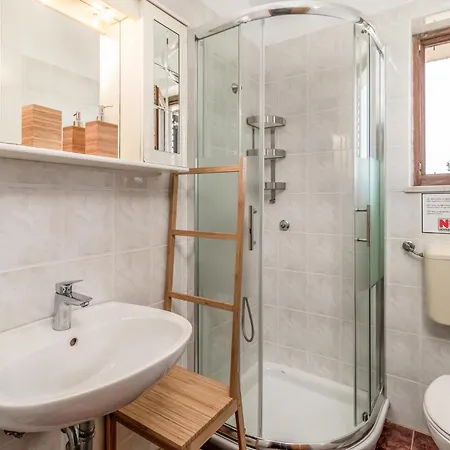 4 Bedroom Gorgeous In Dobrinj