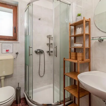 4 Bedroom Gorgeous In * Dobrinj