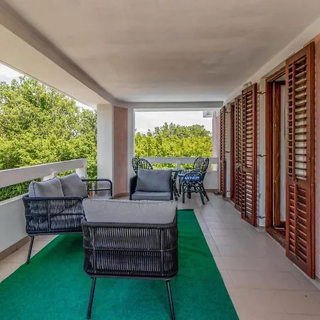 4 Bedroom Gorgeous In