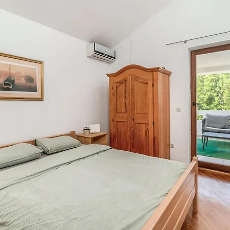 4 Bedroom Gorgeous In Nyaraló