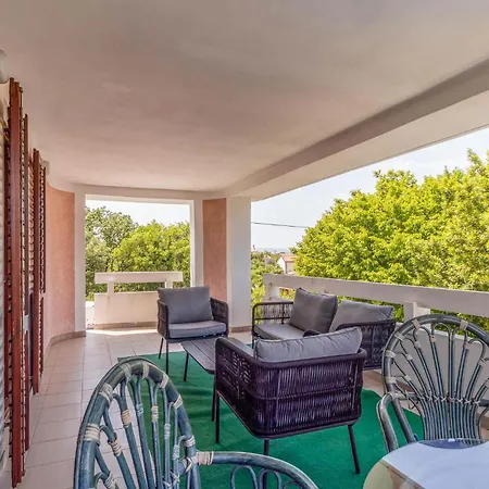 4 Bedroom Gorgeous In *