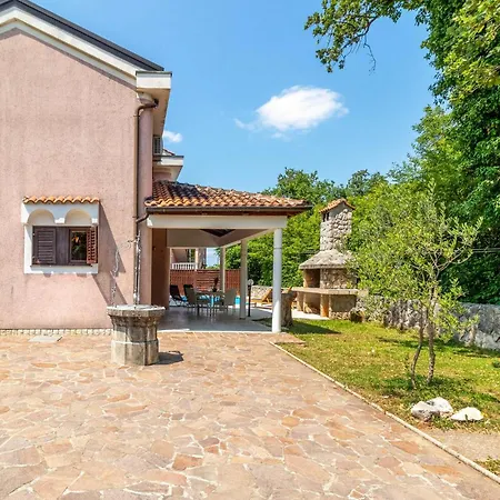 4 Bedroom Gorgeous In Nyaraló Dobrinj