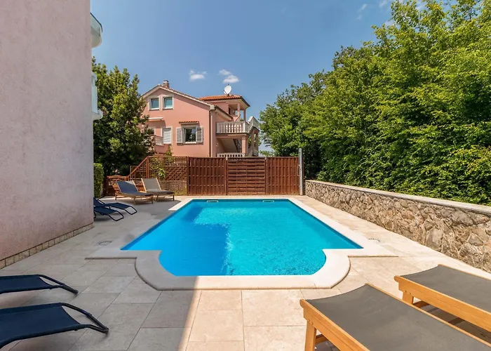 Dom wakacyjny 4 Bedroom Gorgeous In Dobrinj